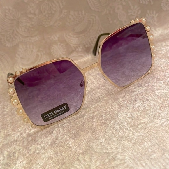 Brand New Steve Madden Gold Tone Cultured Pearl Oversized Retro Glam Sunglasses main image 8